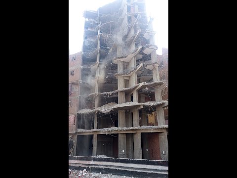 لحظة هدم عقار لتوسعة الطريق الدائري وتعويض ألاهالى