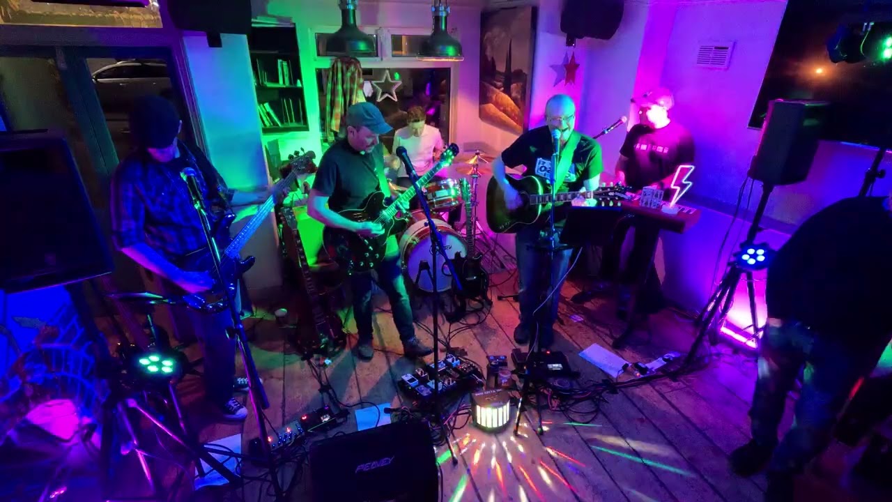 ‘Before I Fall to Pieces’ (Razorlight) – Revolver – Victoria Arms – 20 Dec 25