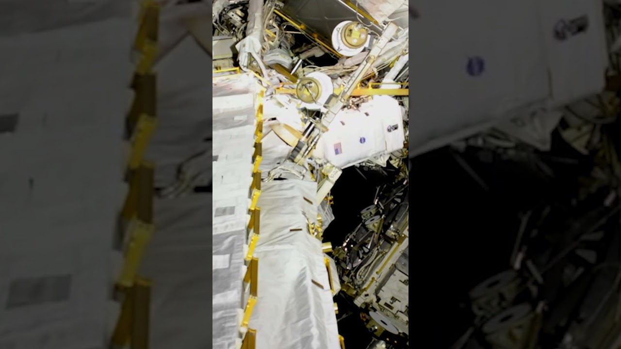 ASTRONAUTS WALK IN SPACE - Part 1