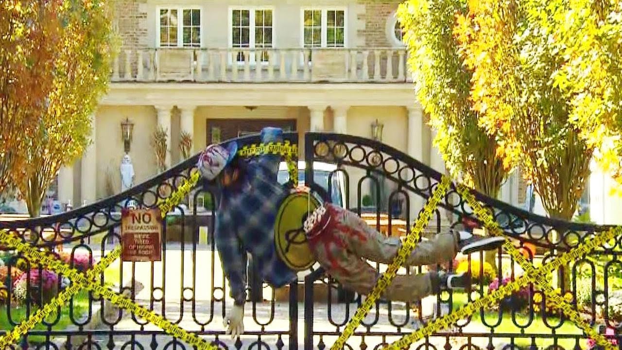 Stars’ Addresses Released by Realtor for ‘Celebrity Trick or Treat Tour’