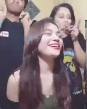 Si Cantik Goyang Tangan Manja