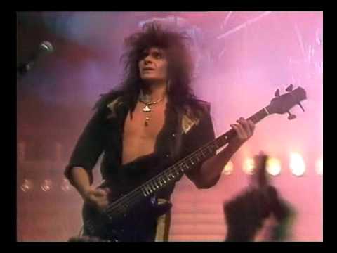 Ozzy Osbourne SHot In The Dark Live on  The Tube 1986