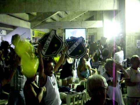 Torcedores do ABC festejam gol no Frasqueirão