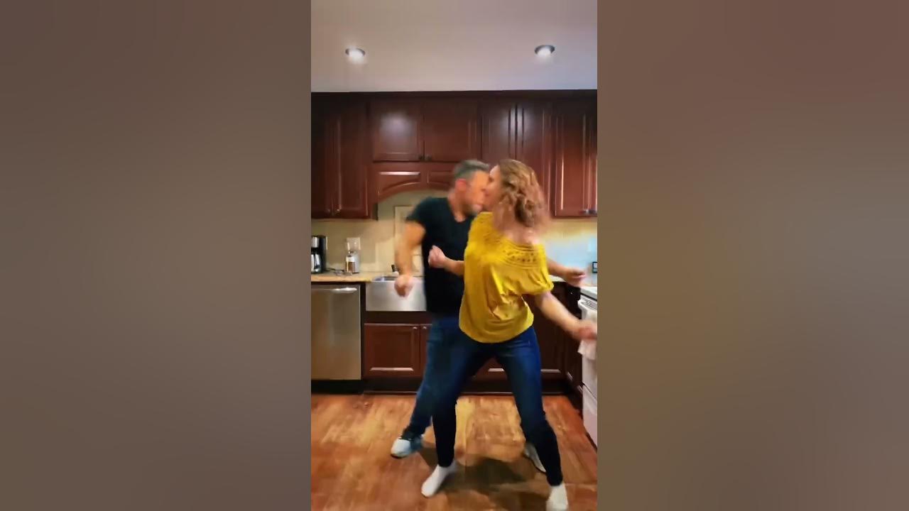 Shiverse #edsheeran #dance #love #cute #gkdance #kitchen #family #shivers #familydance #dancecouples
