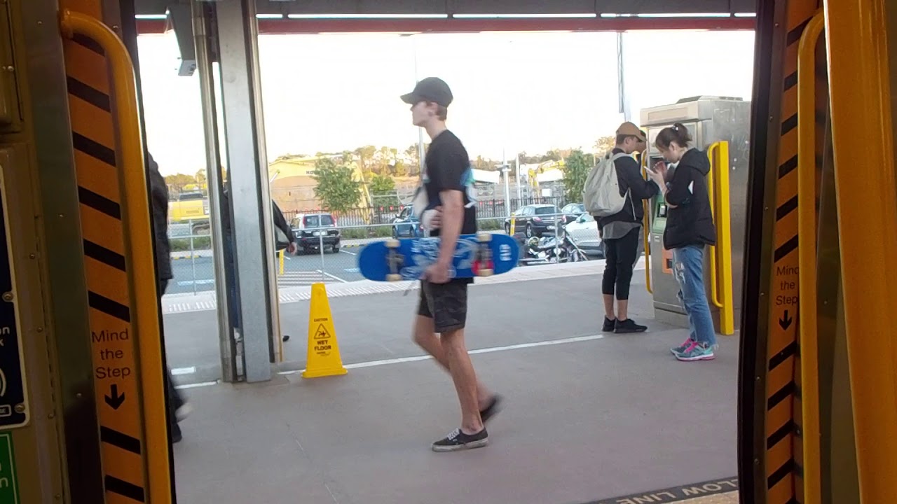 SemiFail Queensland Rail Electric Multiple Unit (EMU 07) Doors Reopen after closing YouTube