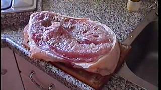 ⁣Приготовление свиного окорока видеорецепт - от Геши