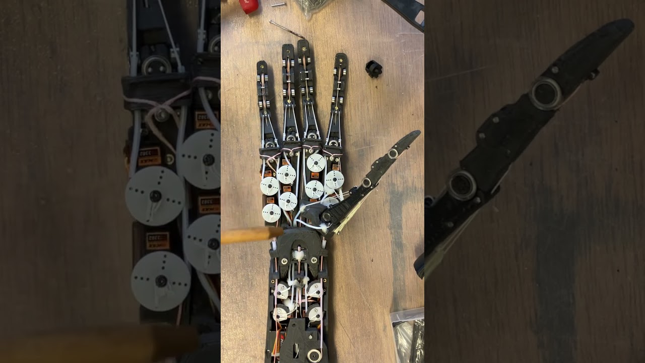 Servo layouts in the V1 DexHand - open, 