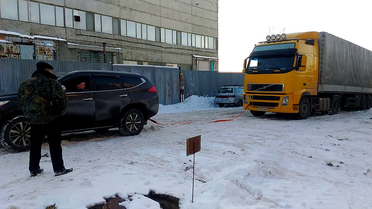 Паджерик спорт тянет фуру - YouTube