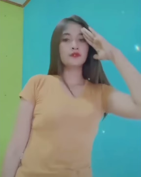 Cewe cantik goyang pamer tete gede