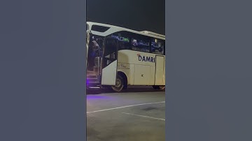 Bis Damri tiba di Stasiun Gambir dari Lampung