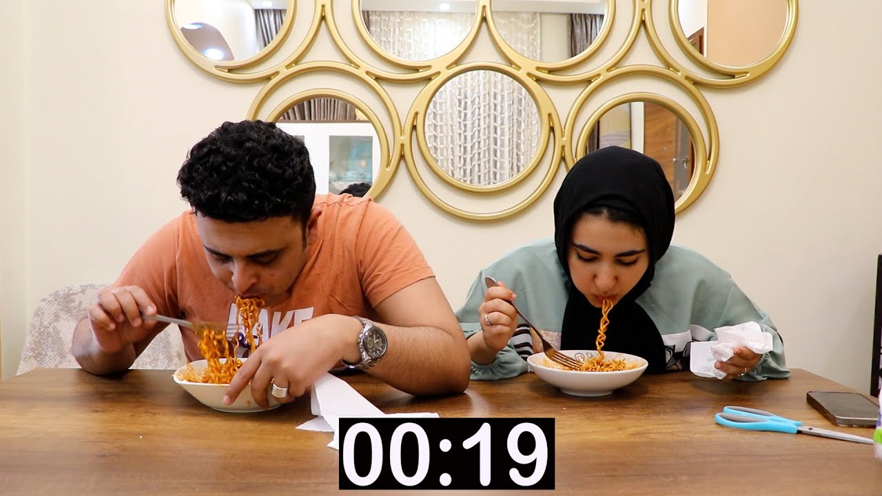 تحدي الاكل في دقيقة واحده |اندومي كوري حار🔥