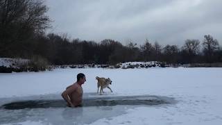 Winter swimming Ice water swimming.Экстрим Закаливание Моржевание.Extreme hardening