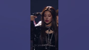 Yeji and Ryujin being cool at MAMA #itzy