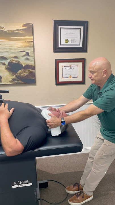 lol #chiropractor #chiropractictreatment #asmr #ringdinger #sciaticarelief