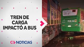 Tren de carga CHOCÓ CON BUS del Sistema Red en Maipú: Hay tres lesionados - CHV Noticias