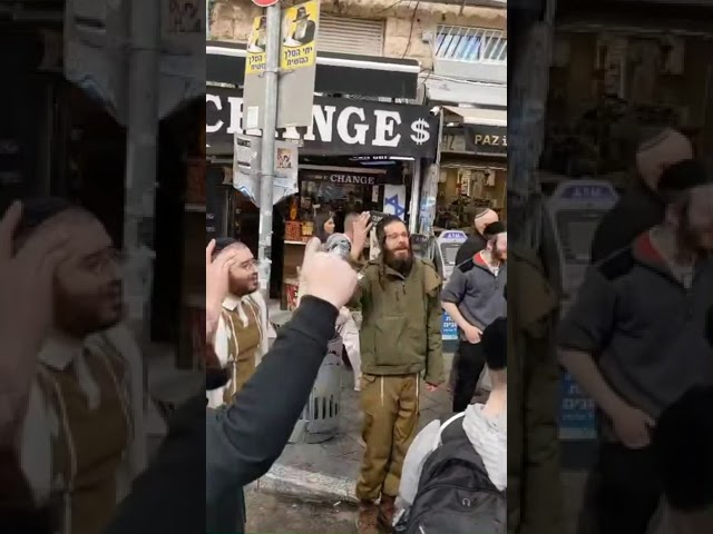 פגשתי בשוק מחנה יהודה צעירים חרדים שהתרגשו לראות אותי על מדים❣️🇮🇱