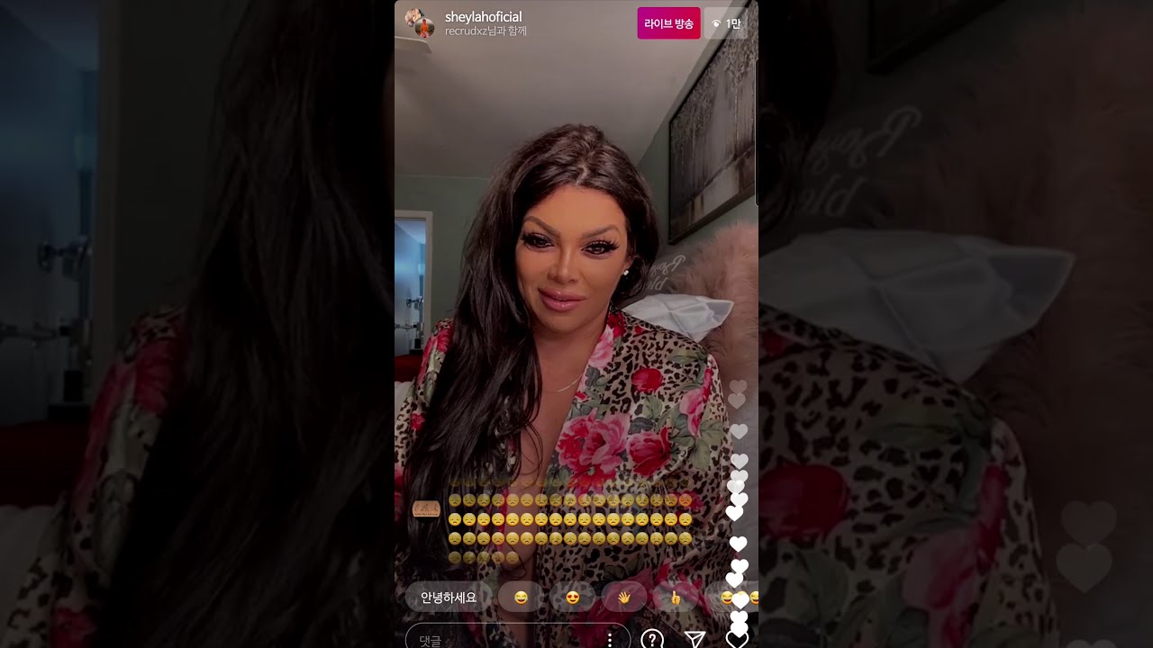 Gown with topless: Sheyla Hershey's InstaLive (210210) #4