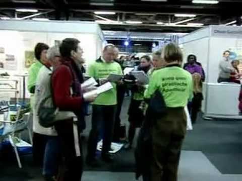 BDS choir at Dutch Holiday Fair (click cc for subtitles)