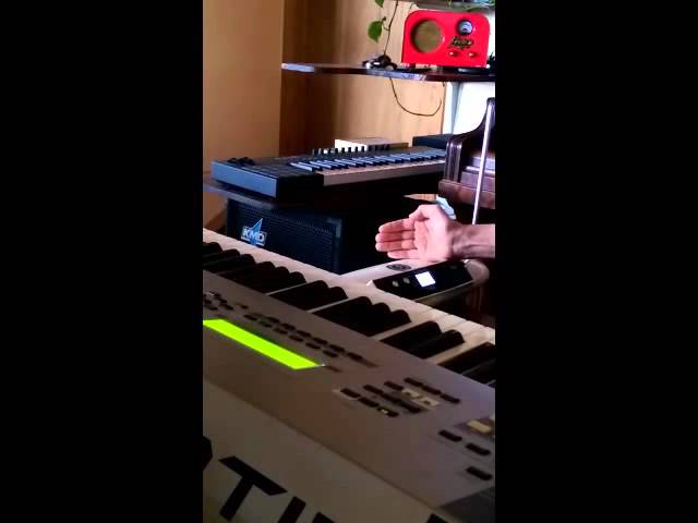 Παρακολούθηση Moog Theremini - How I play it with no pitch correction. στο YouTube Παρακολούθηση Moog Theremini - How I play it with no pitch correction. στο YouTube