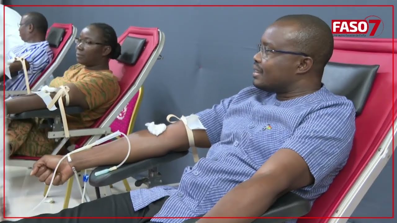 Burkina Faso : Les membres du Gouvernement prennent part à une opération de don de sang