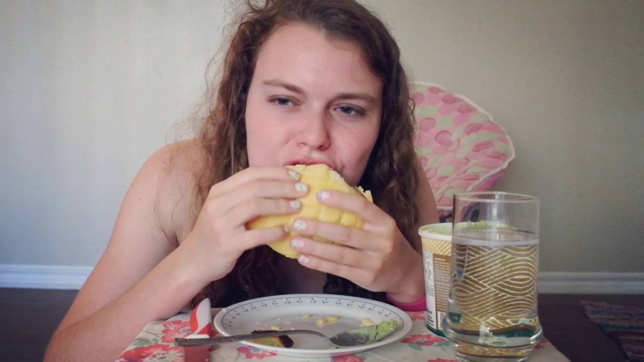 Making Melon Pan Ice Cream Sandwich