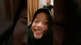 Sebelum Berenang Bera Dulu Pake Jilbab Renang Umma Nya.....