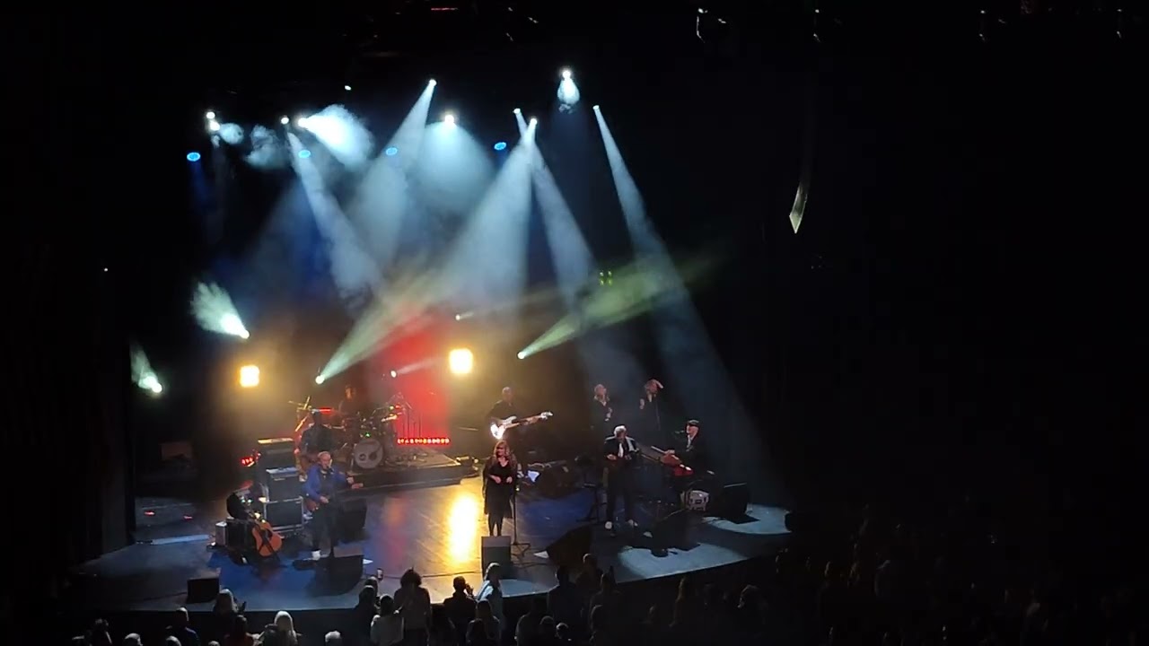 Novi Fosili - Za dobra stara vremena (Live in Belgrade)