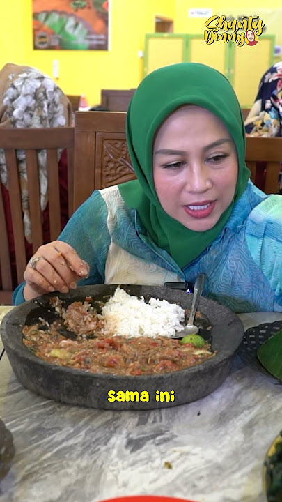 VERY UNIQUE WAY TO EAT LAMPUNG'S SPECIAL FOOD!! SAMBAL SRUIT BU LIN #shorts