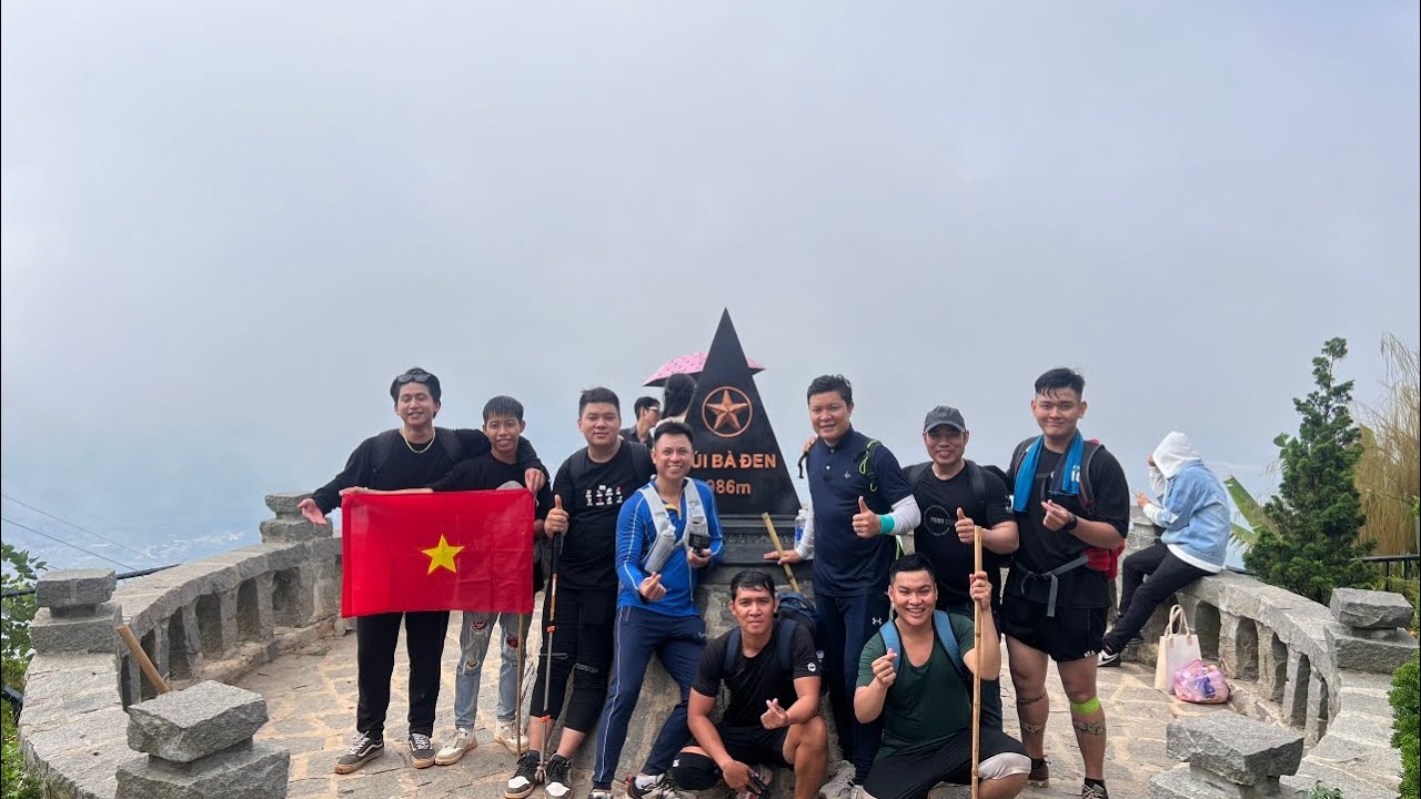 Anh em leo núi Bà Đen cung đường lên đường cột điện xuống đường chùa