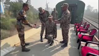 चलती ट्रेन में ही हवलदार से नायब सूबेदार का प्रमोशन कर दिया !! सेना में कहीं भी कुछ भी हो सकता है 🇮🇳