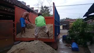 Turunkan Pasirtruk Pasirtruk Turunkan Pasirtruk Muatan Pasir