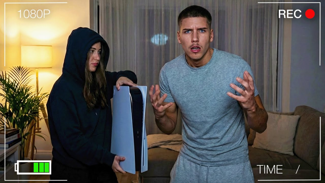 A Intrat Peste mine In Casa Cand Eram Live!