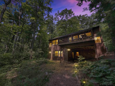 8907 Gilbert Trail, Traverse City, MI home video tour
