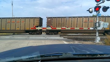 BNSF 9162 leading empty coal train east of Cairo 