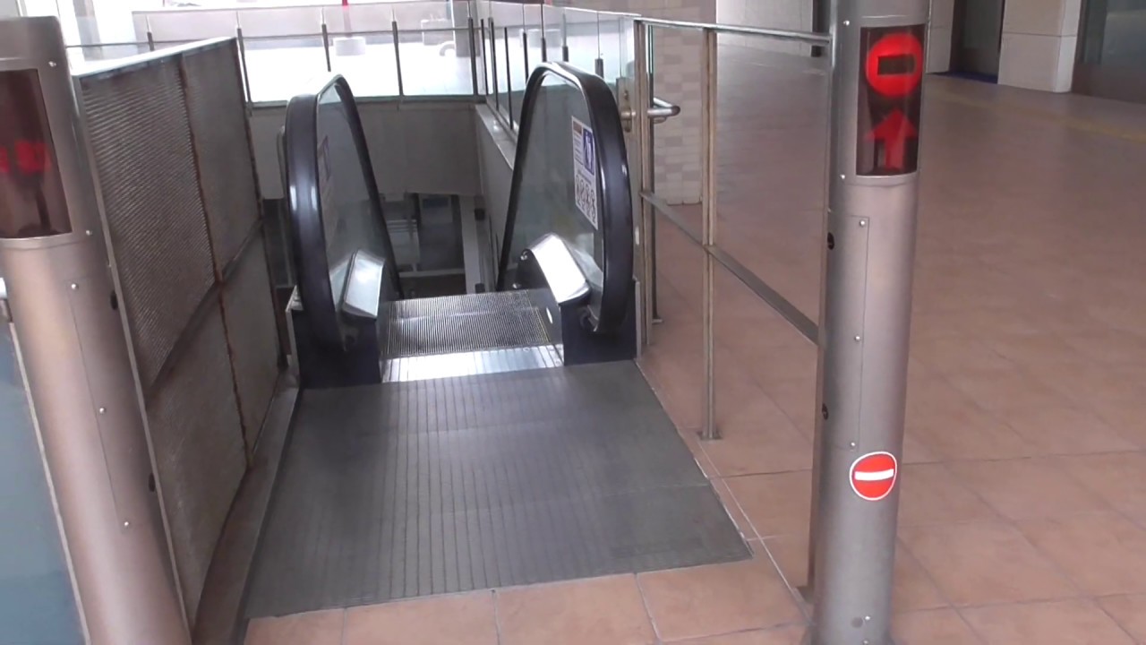 北九州中央病院前のエスカレーター