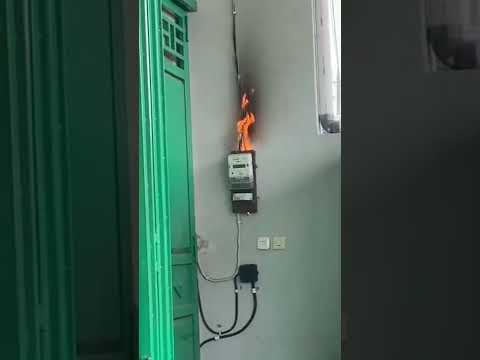 Video: Tukang listrik Anda sendiri: tersedak untuk lampu neon