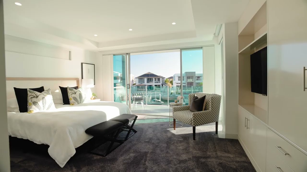 19 Knightsbridge Parade East, Sovereign Islands