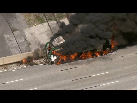 Trash truck fire on I-95 in Philadelphia
