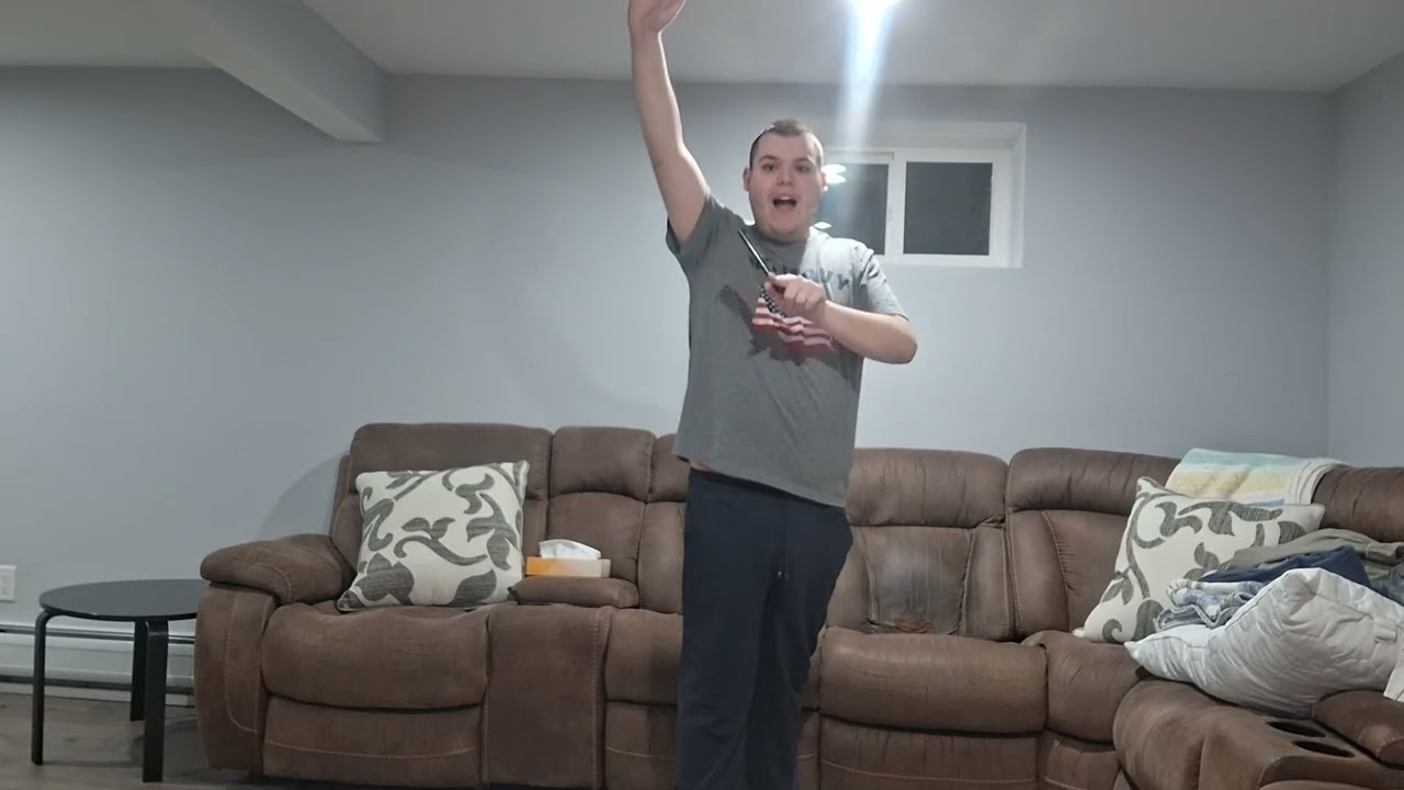 «Перевёрнутое шоу»: Сцена погони на самолёте — Видеоролик с импровизированной сценкой от Мэтью № 12