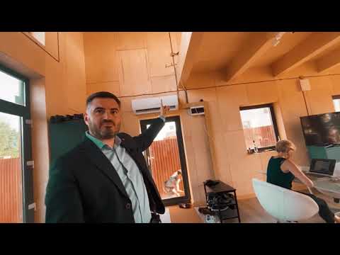 Дизайнерская отделка из фанеры и воздушное отопление в доме в стиле Барнхаус