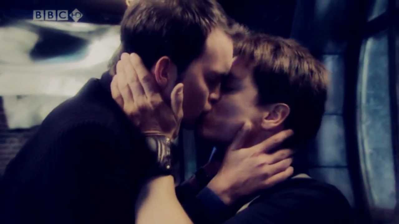 cradled in love | ianto & jack