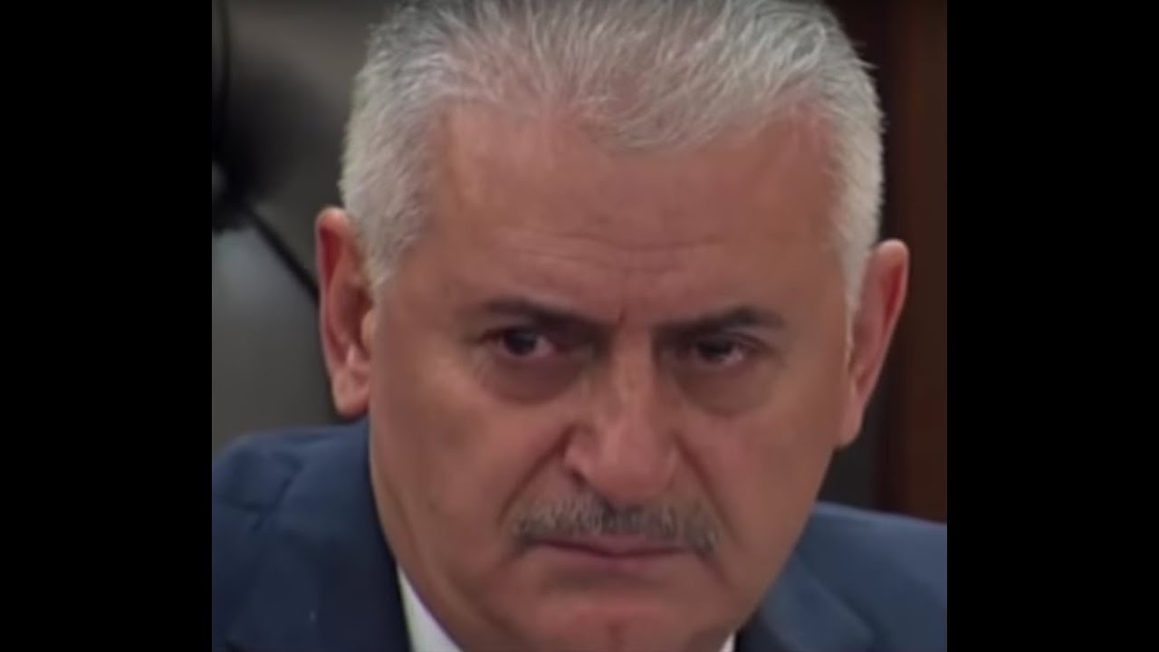 لماذا بكى رئيس الوزراء التركي بن علي يلدرم في مؤتمر صحفي ؟