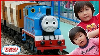 ミニトーマス NEW Thomas & Friends Train Minis Thomas Zebra Stripe Engine