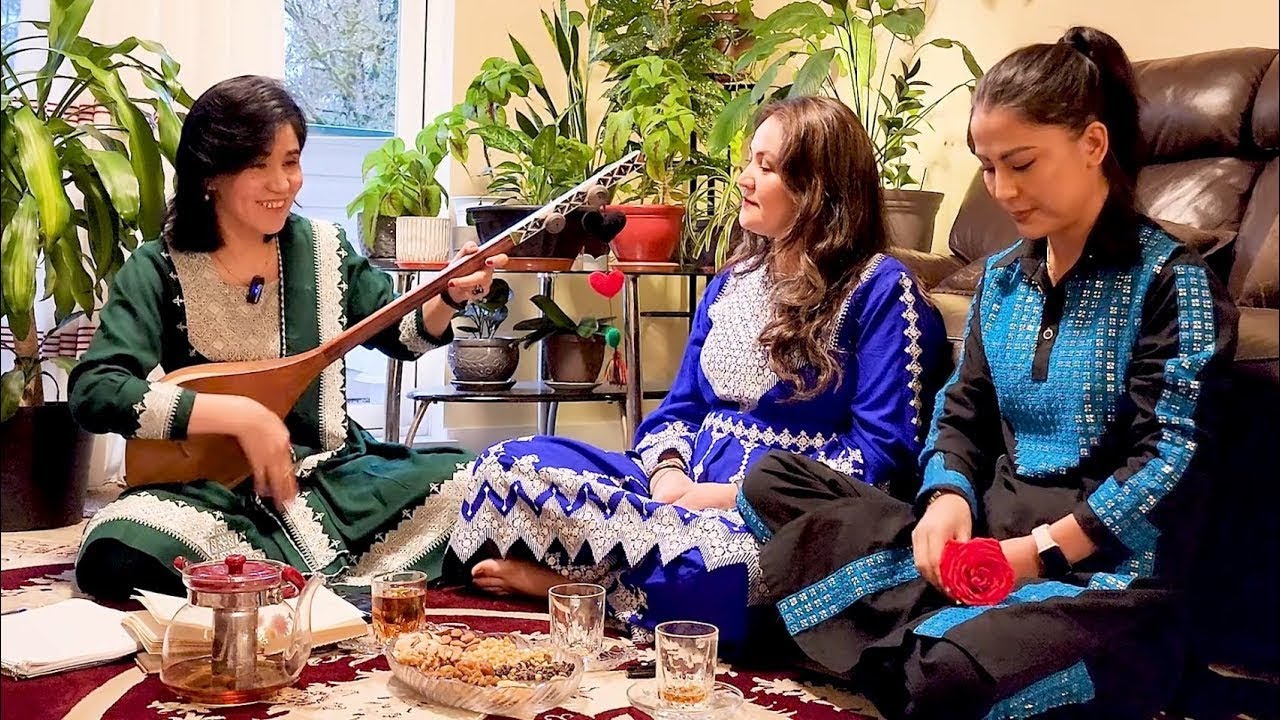 ادامه برنامه با شریفه آغی😍دمی با دنبوره و ادامه قصه ها و درد دل های ما😔تشکر از مهمان نوازی شریفه جان