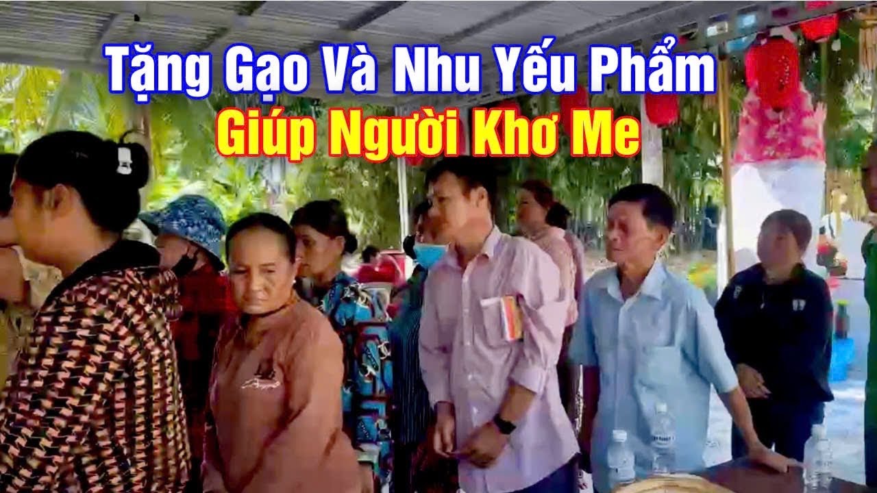 Tặng một tấn gạo và 5.000.000đ thay bằng nhu yếu phẩm giúp người nghèo. Xã Hồ Đắc Kiện.