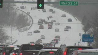 Snowstorm Moves Through Midwest