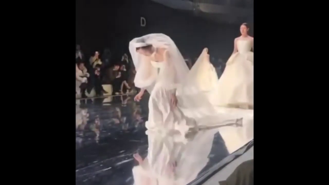 Model In Wedding Dress Falls Down During A Chinese Bridal Fashion Show January 2019 Model In Wedding Dress Falls Down During A Chinese Bridal Fashion Show January 2019