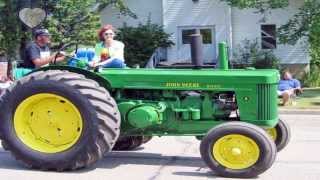 Video thumbnail of "She Thinks My Tractor's Sexy"