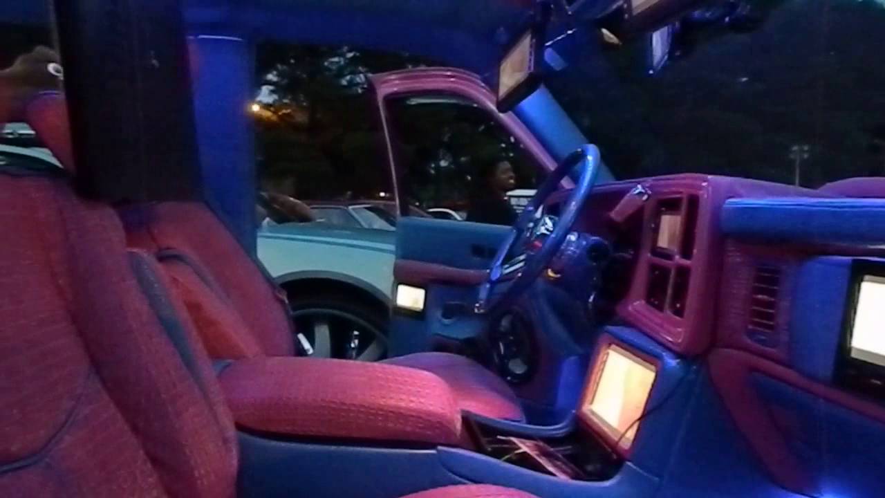 Escalade EXT on 34's Look at the Insides Battle Of The Whipz