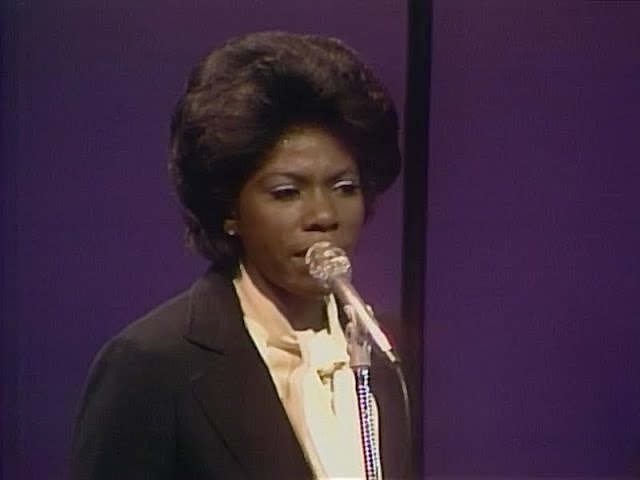 Dionne Warwick in Concert with the Edmonton Symphony Orchestra with Dee Dee, Darlene & Eunice (1977)